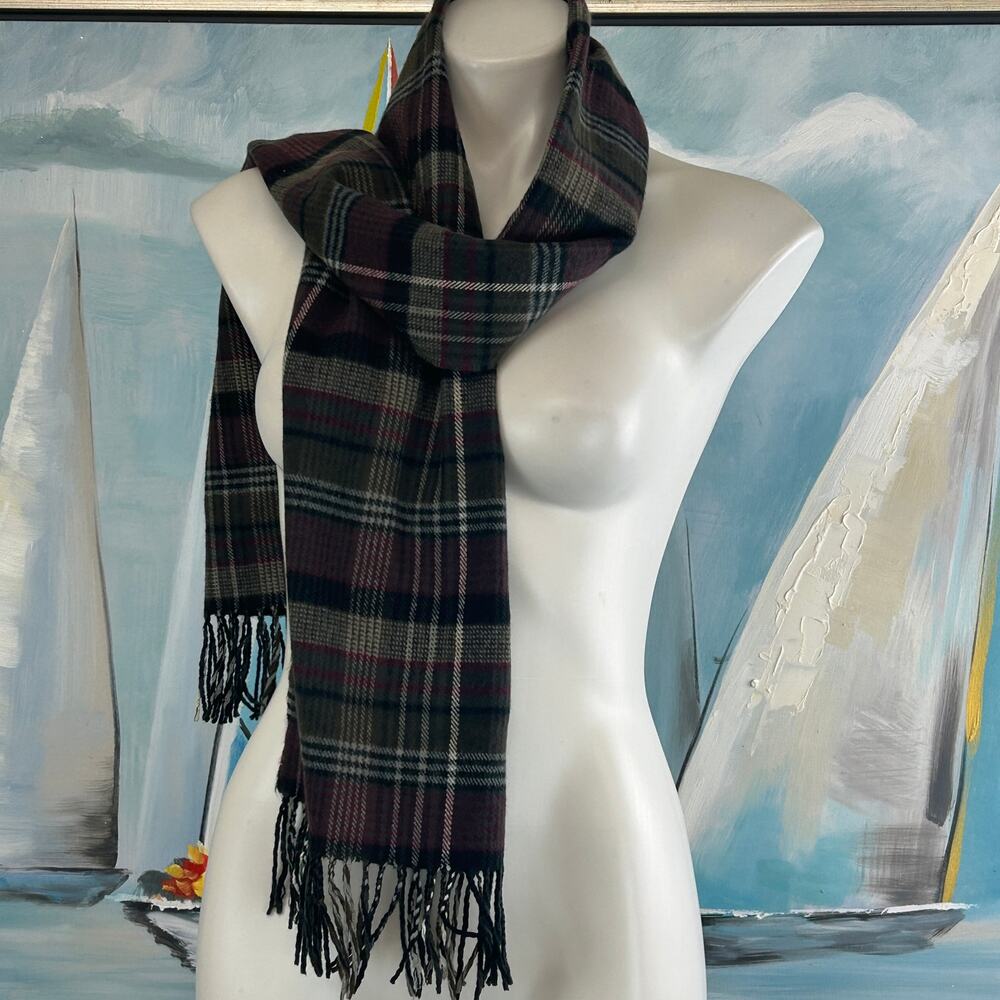 100% Cashmere plaid scarf. Unisex. Made in Scotland